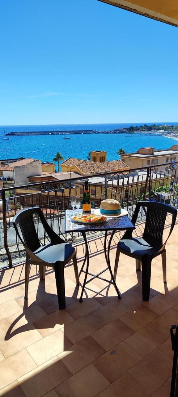 A Casa Dei Nonni Appartement Giardini-Naxos Buitenkant foto