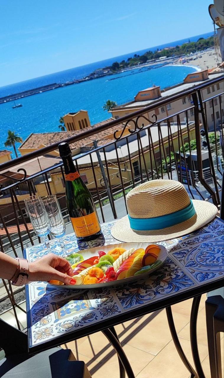 A Casa Dei Nonni Appartement Giardini-Naxos Buitenkant foto